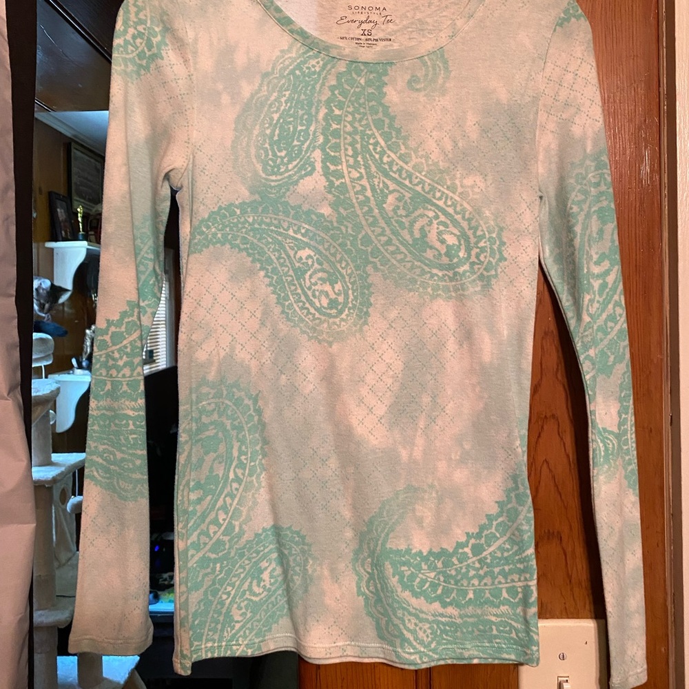 Nice like new shirt Sonama